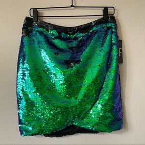 NWT Lulu’s iridescent sequin mini skirt with front silt